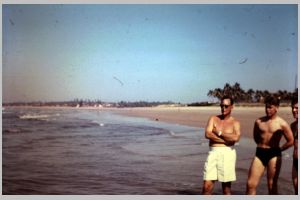 44 Juhu beach med Torstensson.JPG